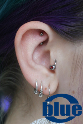 Rook Piercing und Tragus Piercing mit Titan-Silberschmuck